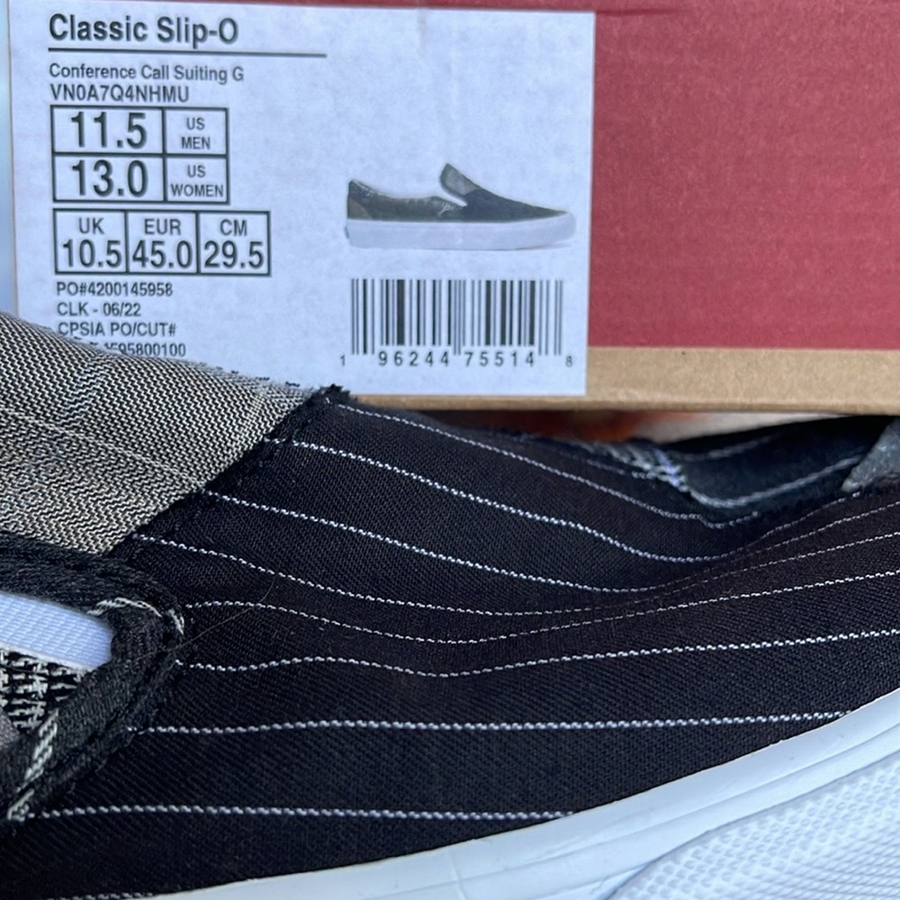Vans WMNS Classic Slip-0n
Conference Call Suiting G
VN0A7Q4NHMU
Sneakers - Picture 15 of 16